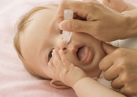 Những sai lầm khi trị ngạt mũi cho bé